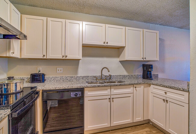 Photo - Towne West Manor