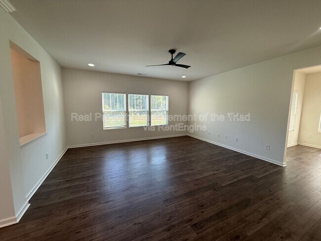 Photo - 1311 Red Deer Dr