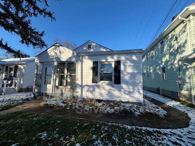 Photo - 1445 Southlyn Dr