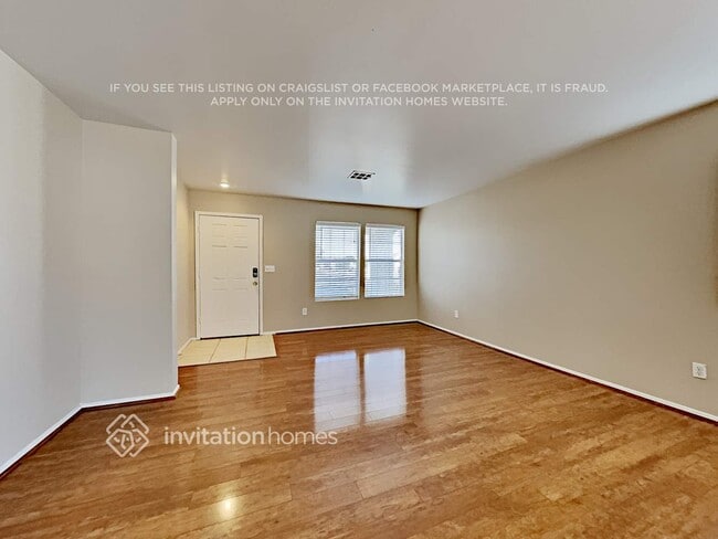 Photo - 876 Tollbrook Way