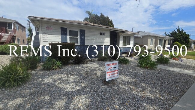 Building Photo - Bright Upstairs 1 Bedroom Apartment w/ Shared Garage Parking Unit 8926