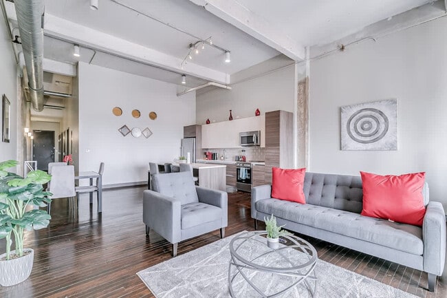 Building Photo - 500 S Ervay St Rental