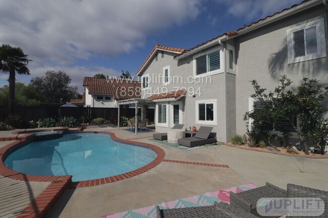 Building Photo - 4 Bedroom Home with Pool & Spa