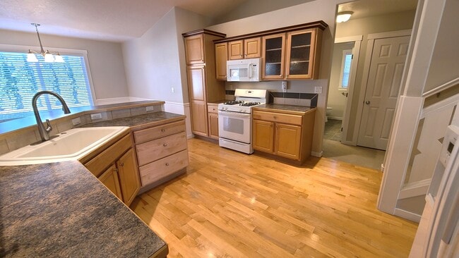 Photo - 2130 Strauss Ct E