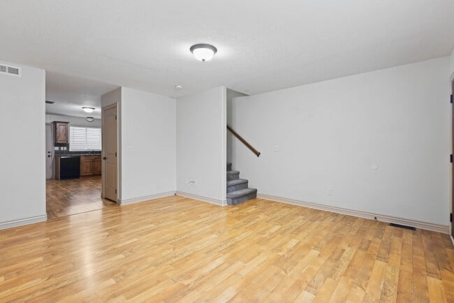 593 Countryside Ave