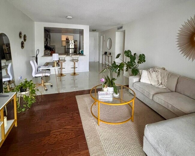 Photo - 3527 NE 168th St Unidad 303