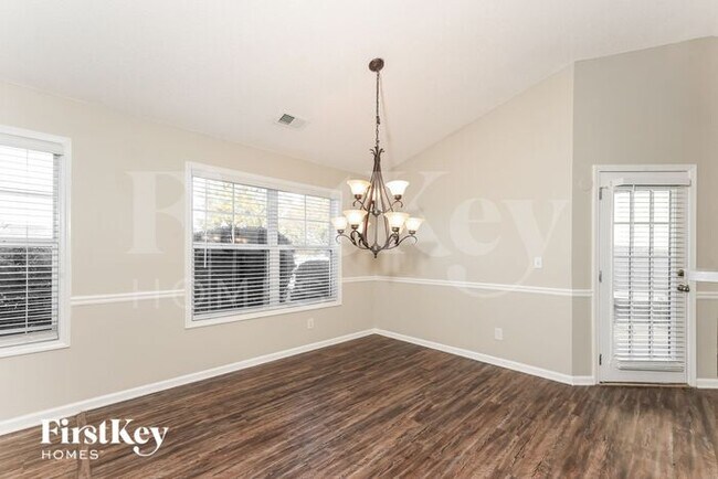 Photo - 3940 Village Main St