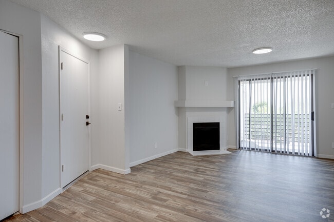 2BR, 2BA - 948SF