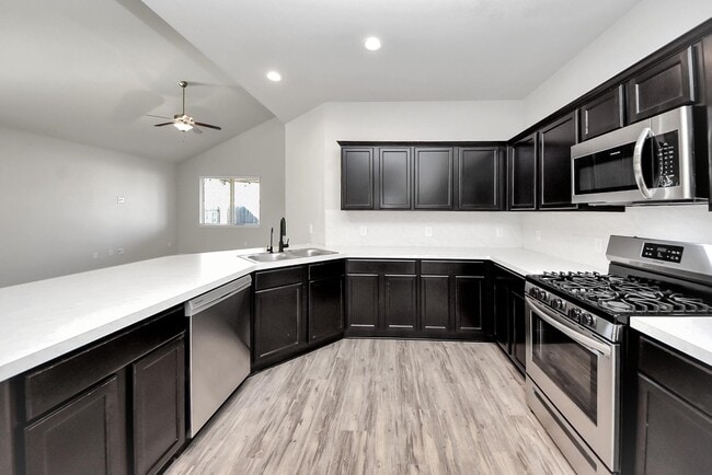 Photo - 20914 Iris Bloom St