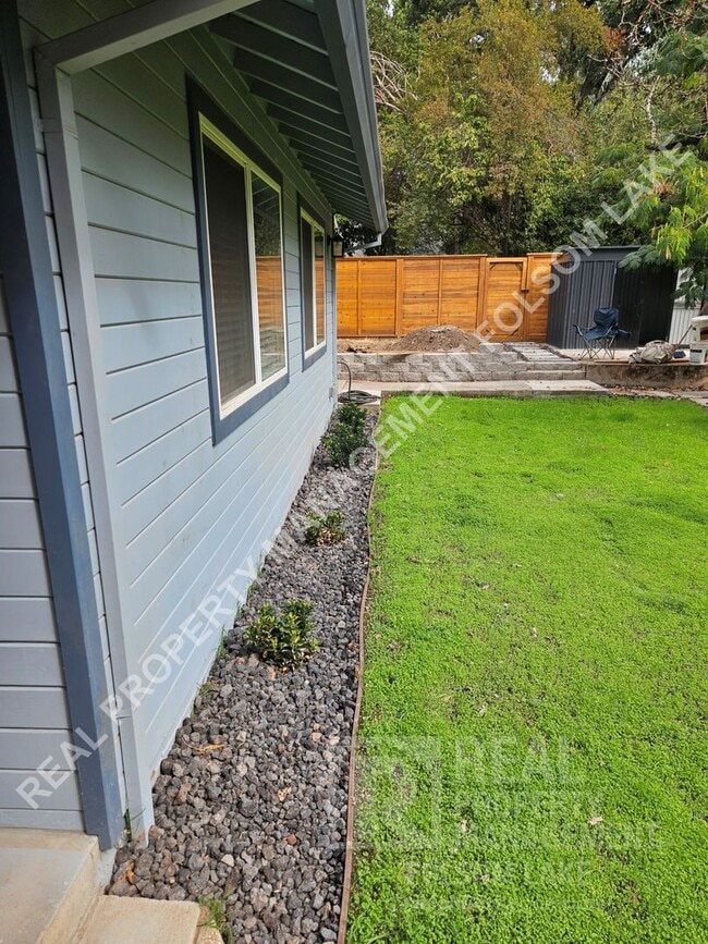 Photo - 3049 Wiltse Rd Unidad 3049 1/2-Back