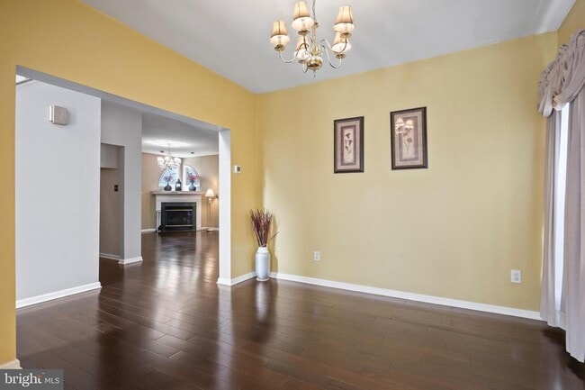 Photo - 929 N York Dr