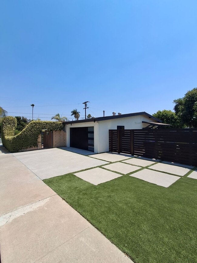 Building Photo - Beautifully Renovated Home with 2-Car Gara...