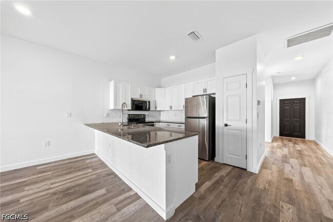Photo - 1530 Gilbert Ave S