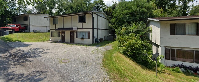 Building Photo - 141-143 Bradley St Rental