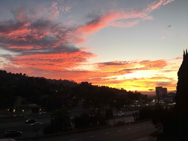 Balcony Sunset View - 3033 Hollycrest Dr Unit #3