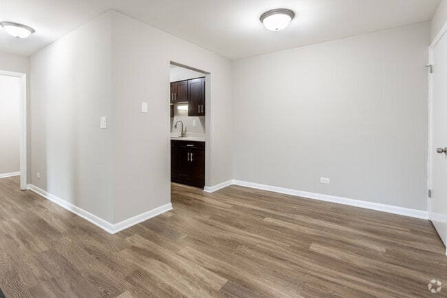 1BR,1BA,776SF