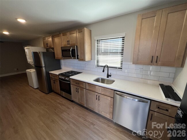 Photo - 410 N 4th St