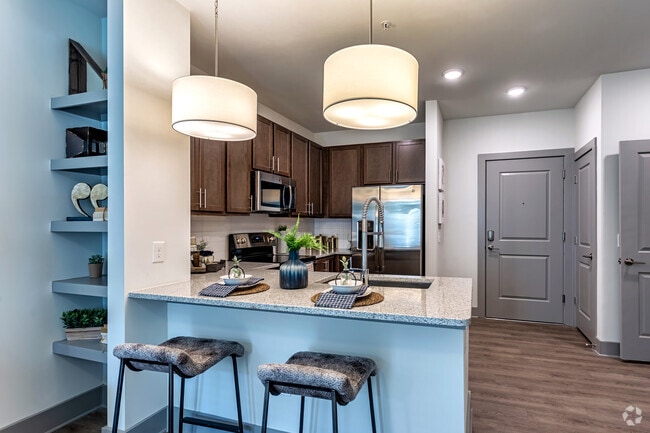 1BR, 1BA - 701 SF