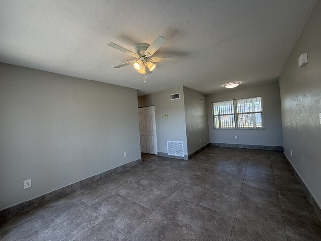 Photo - "Charming 3-Bedroom in Port Charlotte – Cozy Comfort Awaits!"
