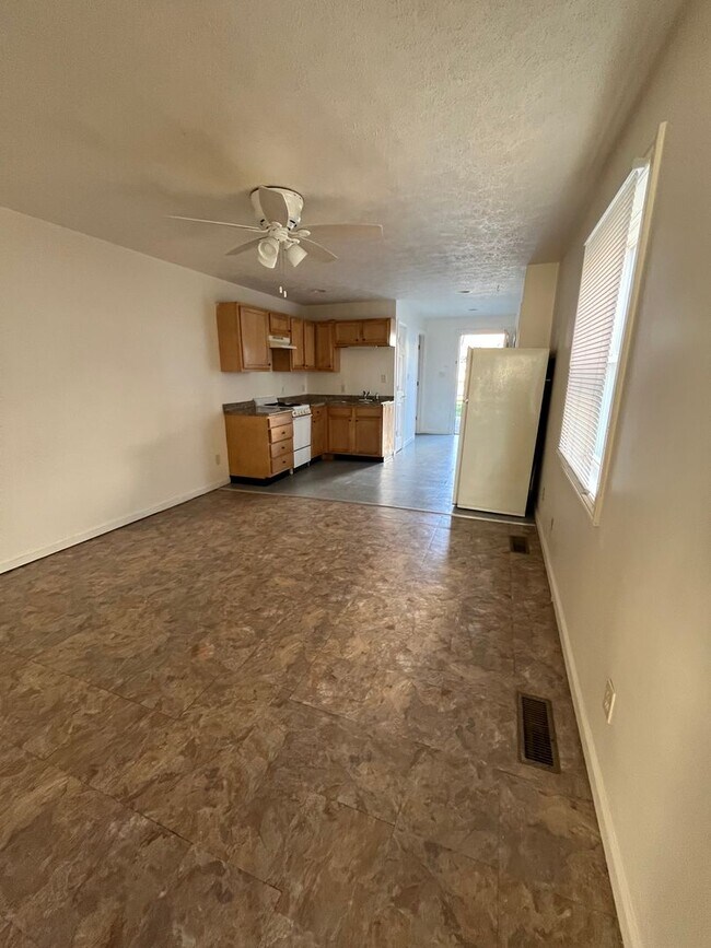 Photo - 604 W. Charles St. Unidad Apt. # 3