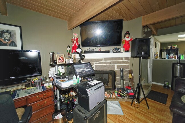 Photo - 389 Meadow Green Ln