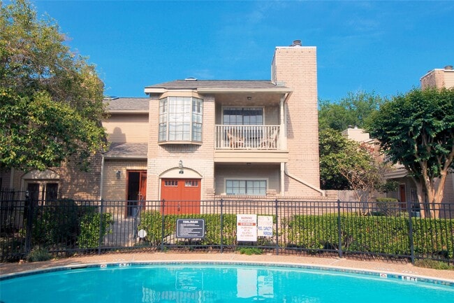 Building Photo - 7350 Kirby Dr Unit 33