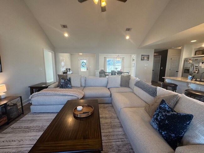 Photo - 4br/2ba Pet friendly 1-level home in Fort ...