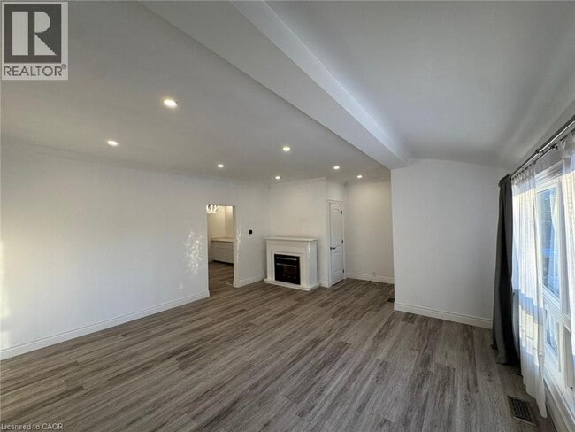 Photo - 65 Broadway St W