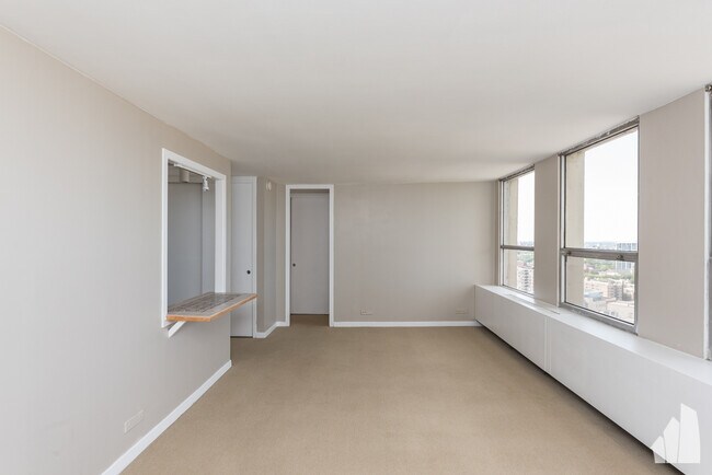 Photo - 2626 N Lakeview Ave Unidad 2506