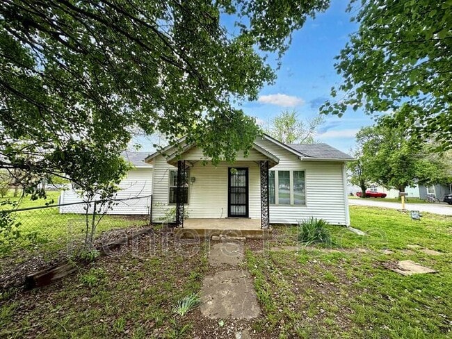 Photo - 201 S Ora St