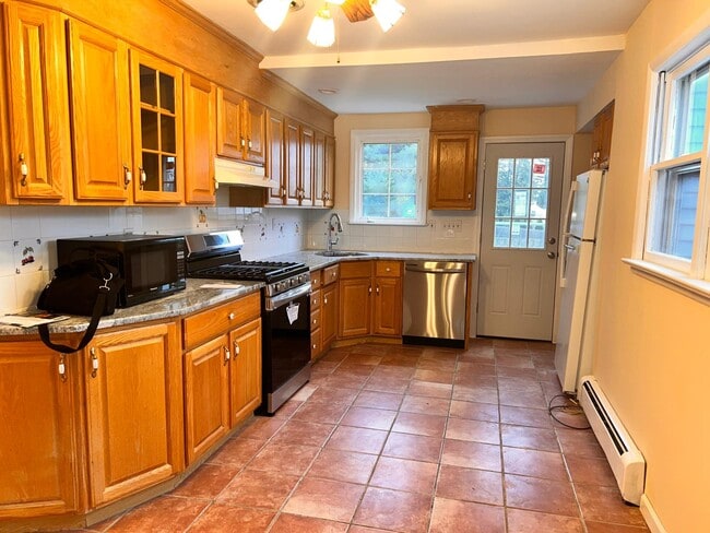 Kitchen - 32 E Grand Ave Rental