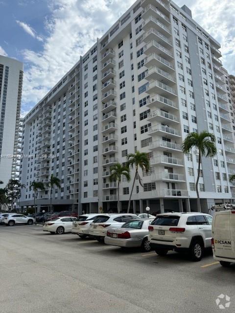 Building Photo - 1849 S Ocean Dr Unit PH1 Rental