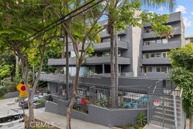 Building Photo - 939 Palm Ave Unit 401