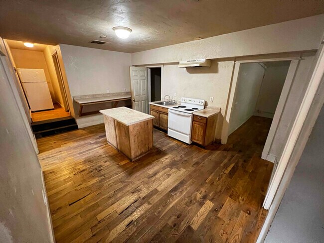 Photo - 123 S Latah St House