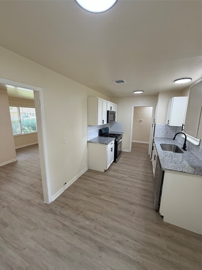 Photo - 407 Midway Dr