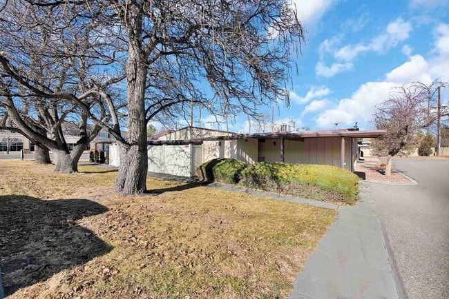 Photo - Spacious 2 Bed, 1.5 Bath Townhome Near CMU