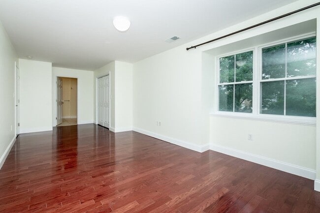 Photo - 120 Wyllis Ave Unidad 319