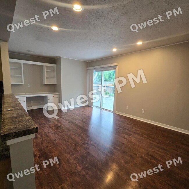 1127 Eastmont Dr SE