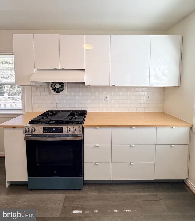 Photo - 3125 N Nottingham St