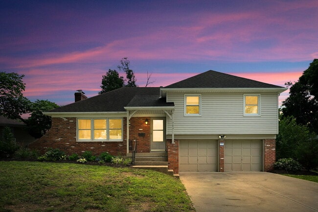 Building Photo - 303 S.W. Pinnell Dr