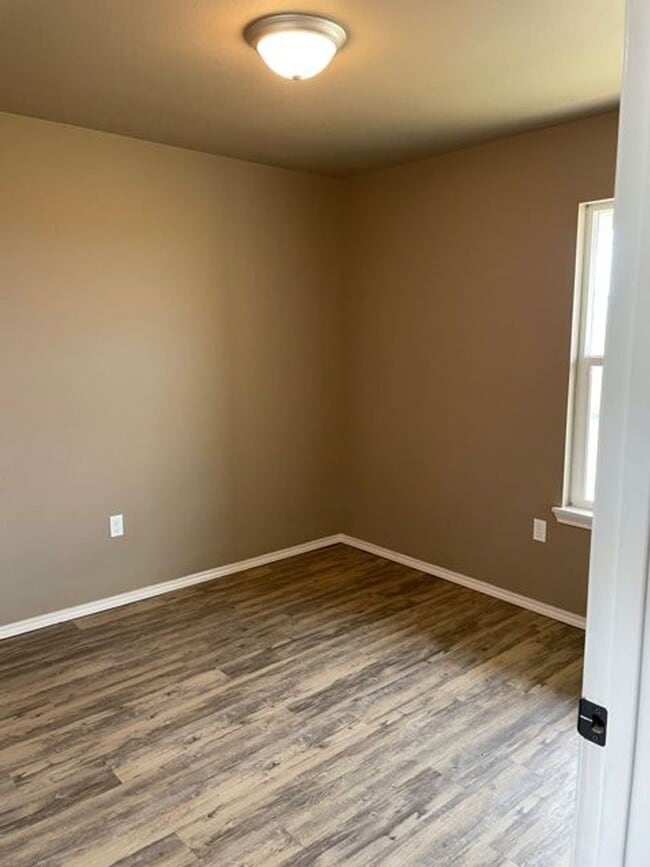 Photo - Super cute, 3 bedroom home. Outskirts of town