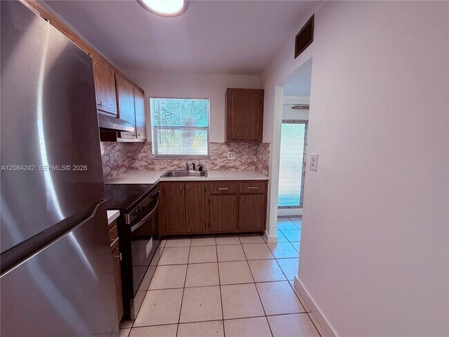 Photo - 8600 Sunrise Lakes Blvd Unit 211