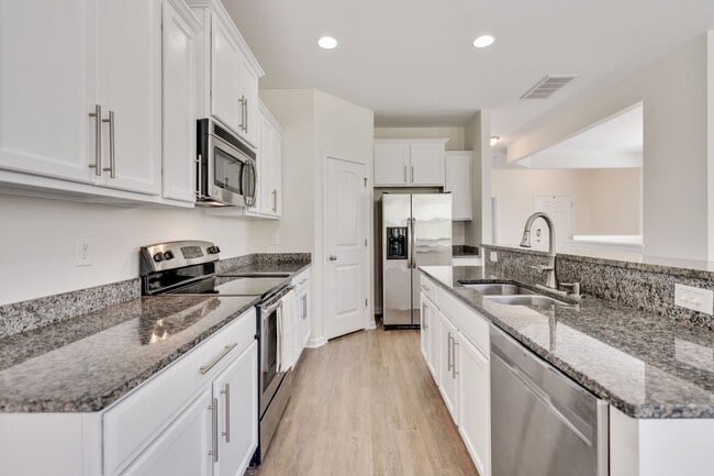 11 Moss Grove Ln