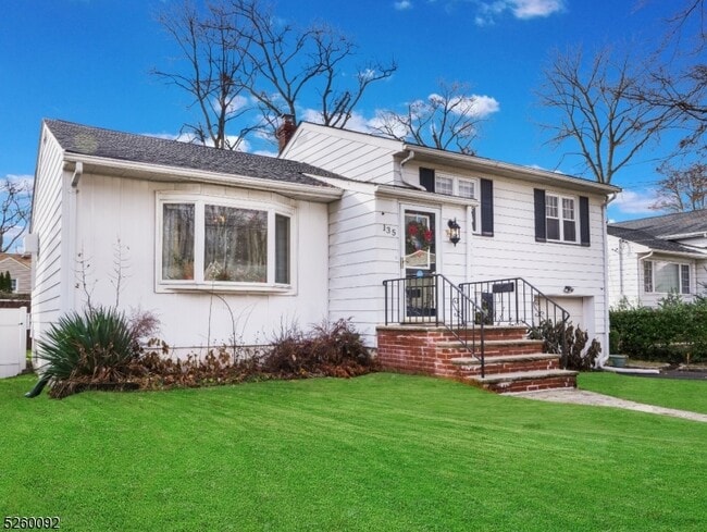 Photo - 135 Hawthorne Ave