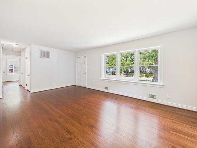 Photo - 955 Barlen Dr