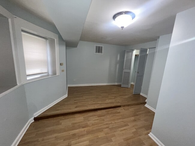 Photo - 2701 E 75th Pl Unidad BSMT
