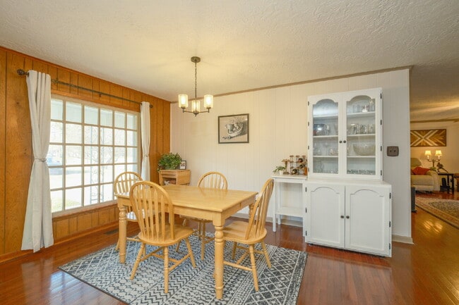 Photo - 104 Cheyenne St