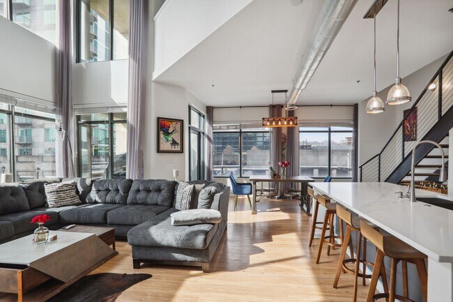 Gorgeous Two-Story Condo in the Heart of A... - Gorgeous Two-Story Condo in the Heart of A...