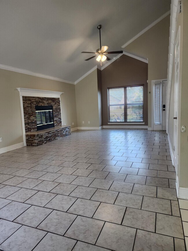 Photo - 607 Krystal Ln