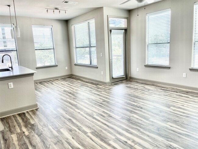 Building Photo - 3788 Richmond Ave. Unit 1125